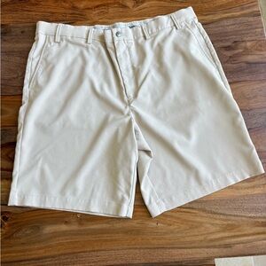 Men's Callaway golf shorts. Tan Size 40. Excellent used condition